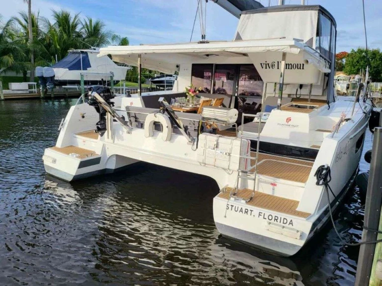 Location Yacht Fountaine Pajot avec permis