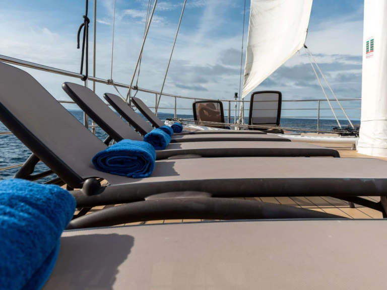 Location Yacht Custom avec permis