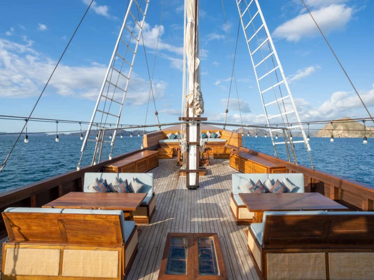 Yacht à louer à Labuan Bajo au meilleur prix