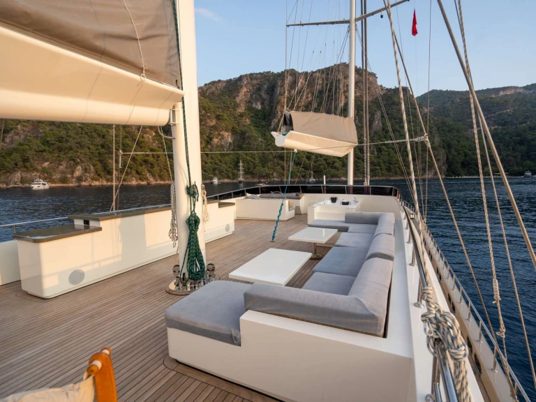 Location Yacht Custom avec permis