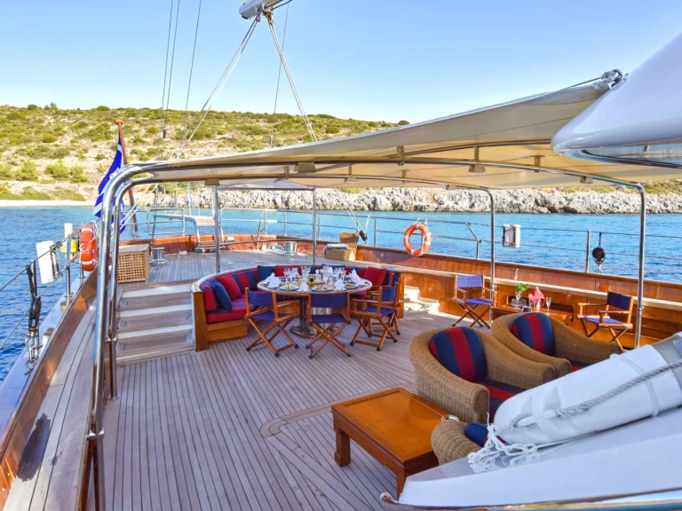 Louer Yacht avec ou sans skipper Perini Navi à Naples