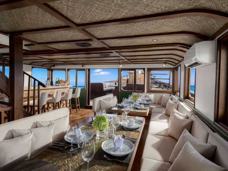Location Yacht à Labuan Bajo -  Samsara Samudra