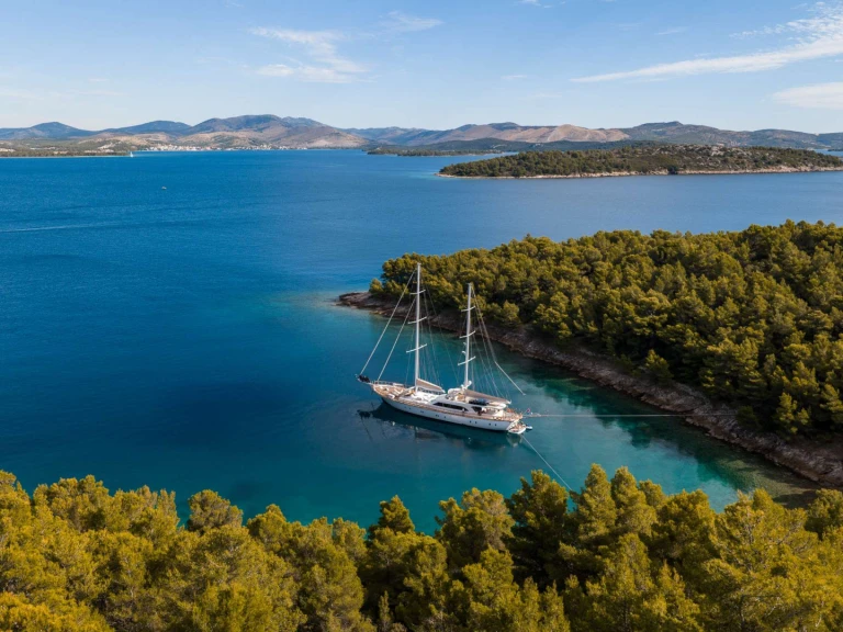 Location Yacht Custom avec permis