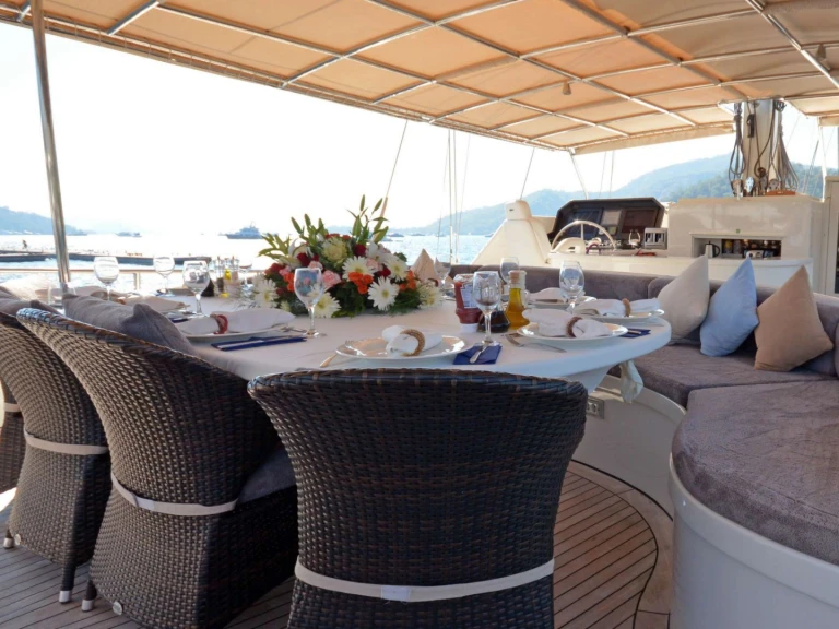 Location Yacht Custom avec permis