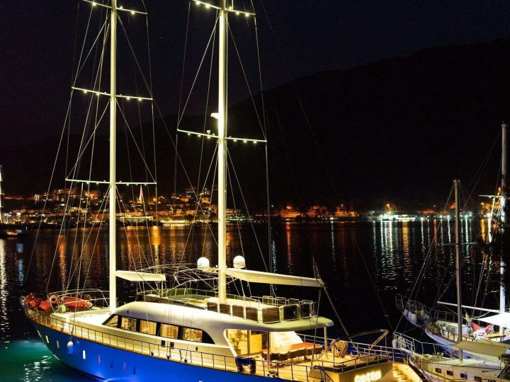 Location Yacht Custom avec permis