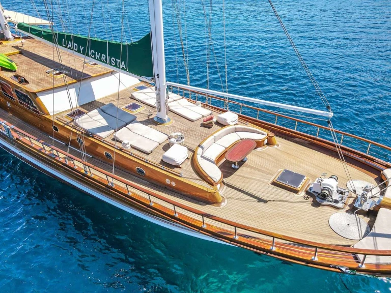 Location Yacht Custom avec permis
