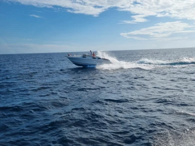 Hire a Jeanneau Leader 705 Toulon
