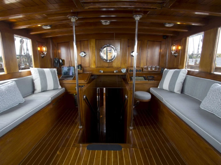 Yacht à louer à Newport au meilleur prix
