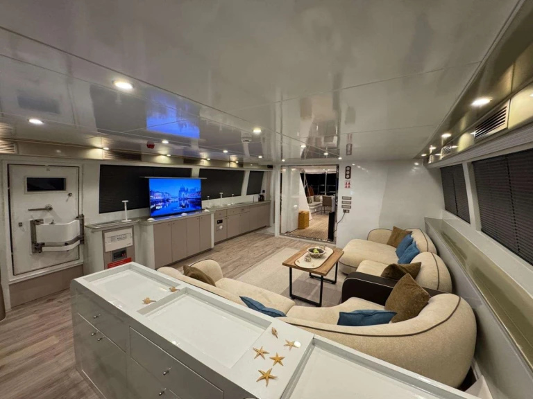 Location Yacht Custom avec permis