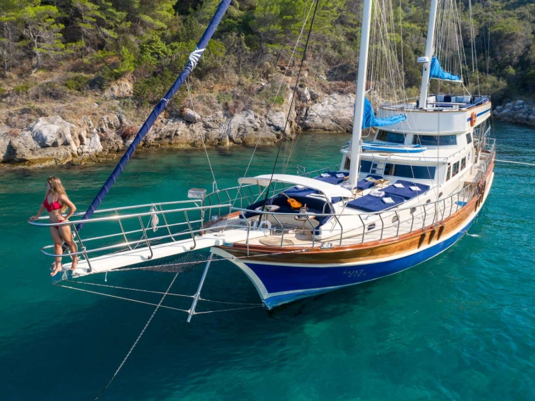 Location Yacht Custom avec permis