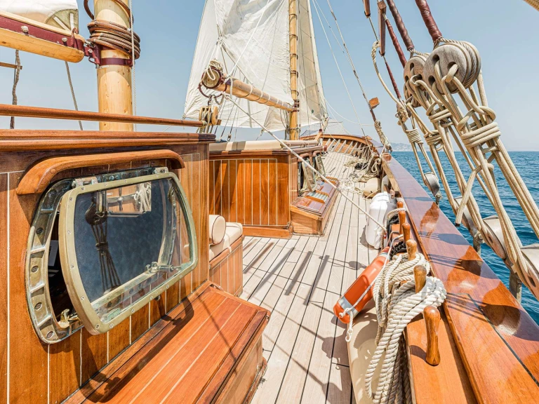 Louez un Schooner O'Remington  à Cannes