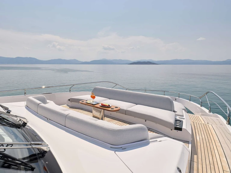 Location Yacht Azimut avec permis