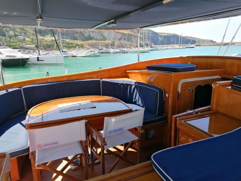 Perini Navi MALIZIA a louer à Sicily (Island)