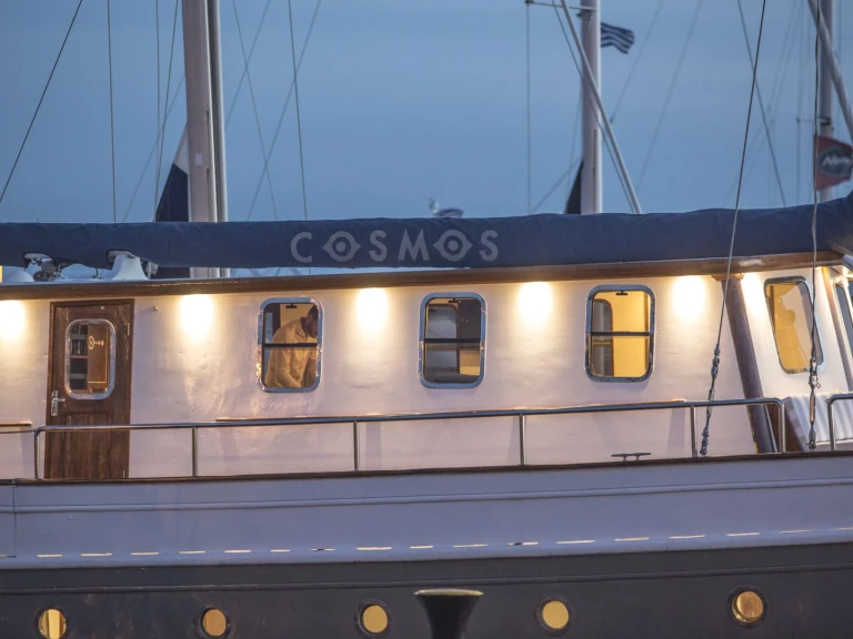 Location bateau Custom COSMOS à Álimos sur Samboat