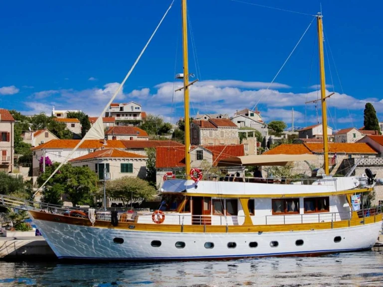 Custom ADRIATIC BREEZE a louer à Zadar