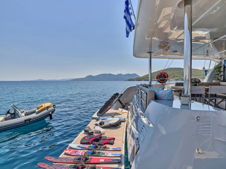 Location Yacht à Néa Péramos - HeySea ANDARE OLTRE