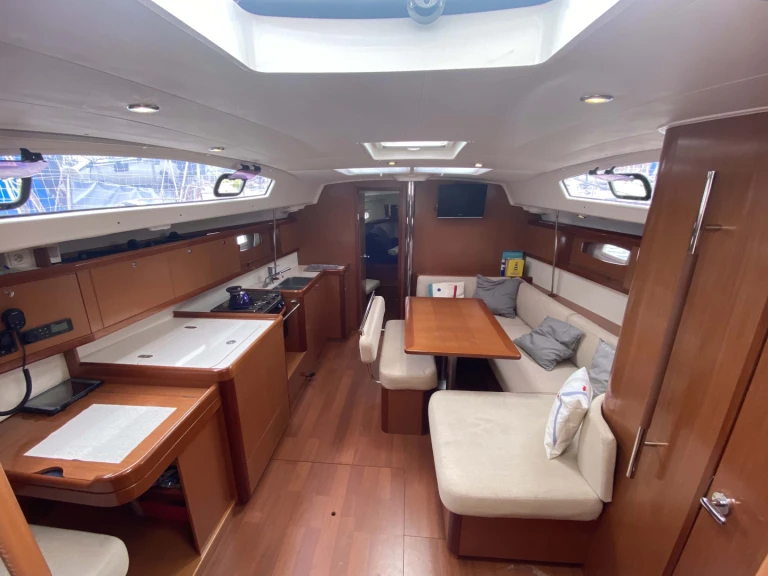 Bénéteau Oceanis 43 a louer à Saint-Mandrier-sur-Mer