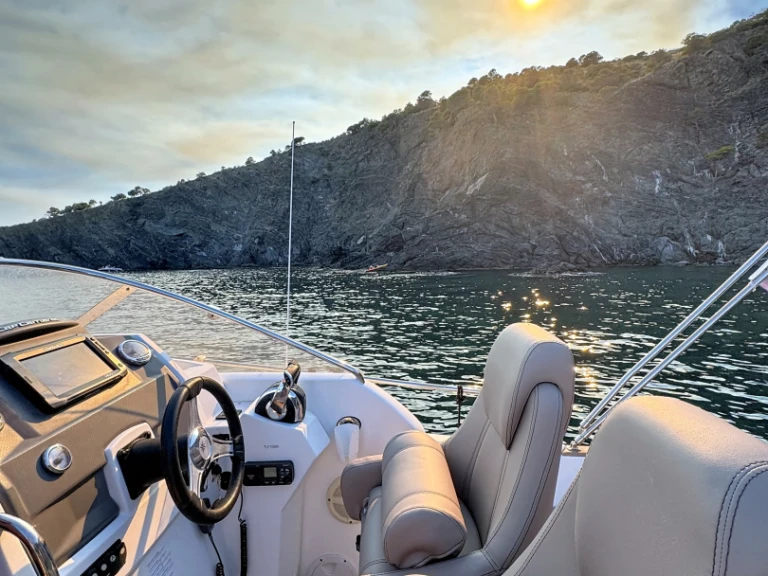 Location bateau Jeanneau Cap Camarat 8.5 WA à Cerbère sur Samboat