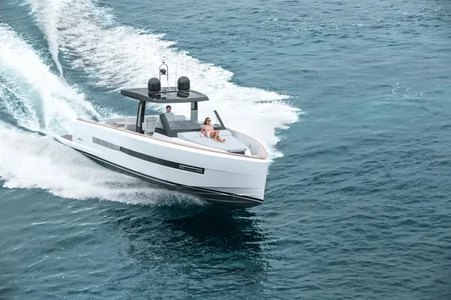 Bateau à moteur à louer à Saint-Tropez au meilleur prix