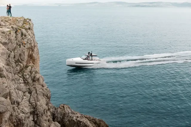 Fjord Fjord 42 Open a louer à Saint-Tropez