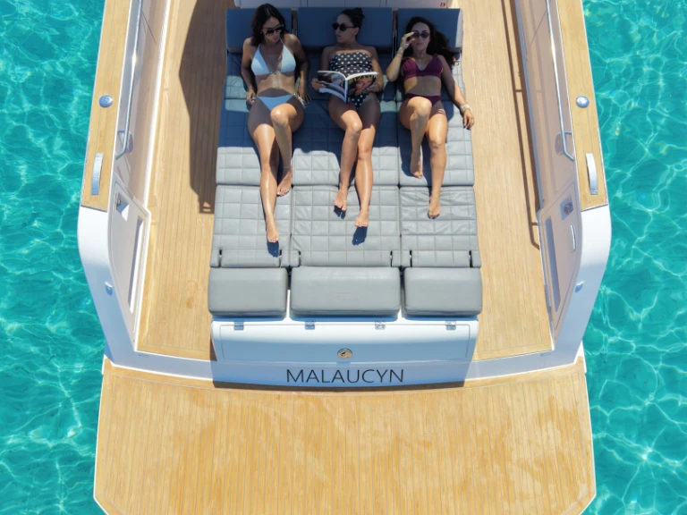 Location Bateau à moteur Pardo Yachts avec permis