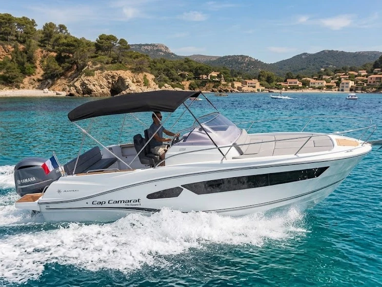 Location bateau Port Cogolin pas cher Cap Camarat 7.5 WA