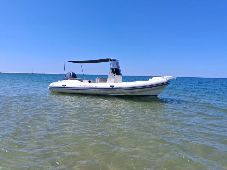 Location Semi-rigide à Royan - Capelli Tempest 700