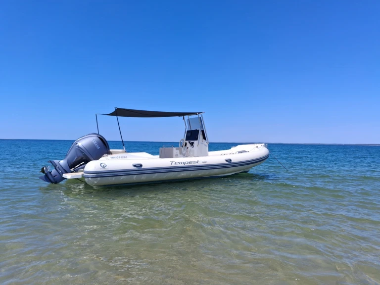 Location bateau Royan pas cher Tempest 700