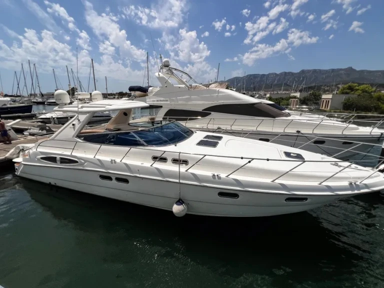 Location bateau Sealine S48 à Vibo Marina sur Samboat