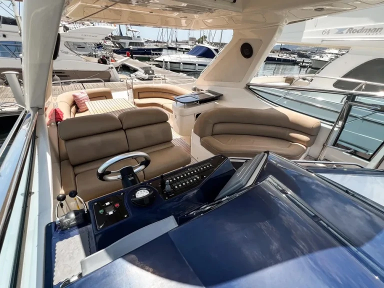 Location Bateau à moteur Sealine avec permis