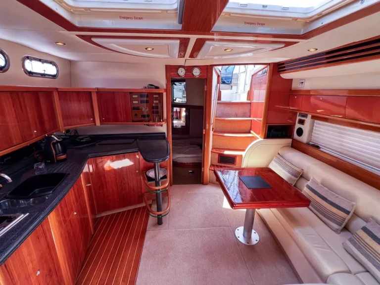 Bateau à moteur à louer à Vibo Marina au meilleur prix