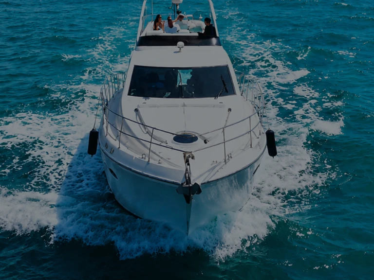 Location bateau Astondoa Astondoa 44 Fly à Marbella sur Samboat