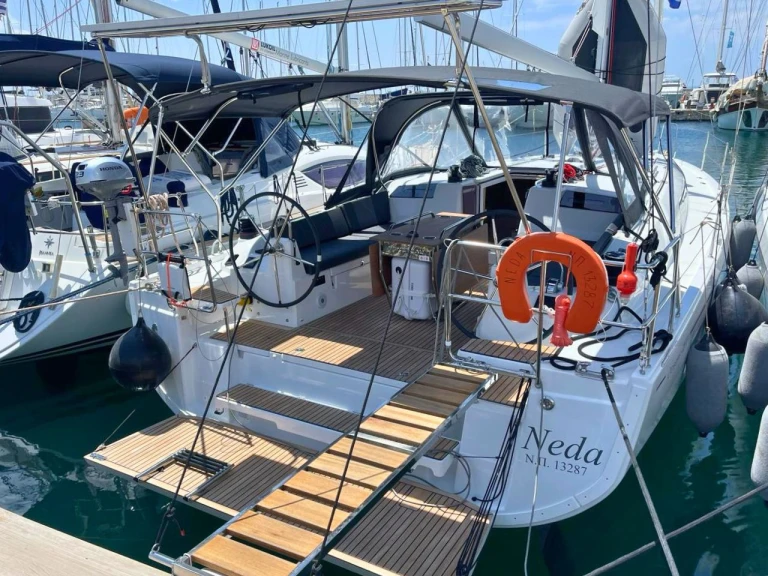 Louez un Bénéteau Oceanis 40.1 à Álimos