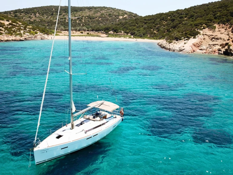 Louer Voilier avec ou sans skipper Jeanneau à Álimos
