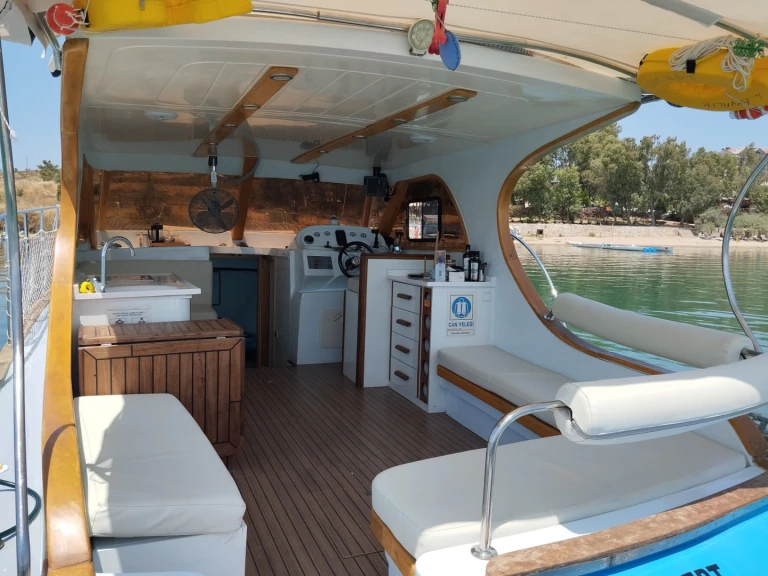 Bateau à moteur à louer à Ayvalık au meilleur prix