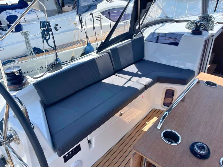 Bénéteau Oceanis 40.1 a louer à Álimos