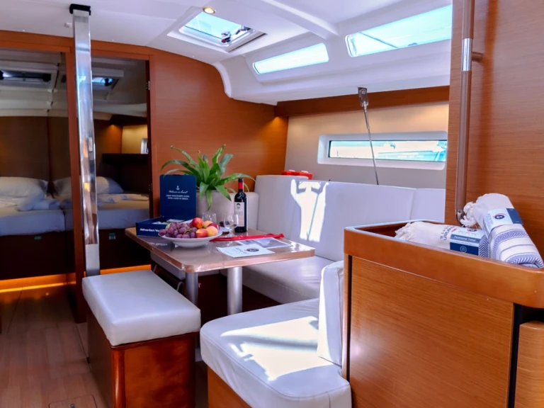 Location bateau Jeanneau Sun Odyssey 440 à Álimos sur Samboat