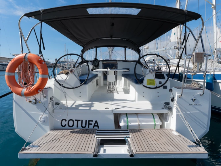 Location bateau Jeanneau Sun Odyssey 380 à Las Galletas sur Samboat