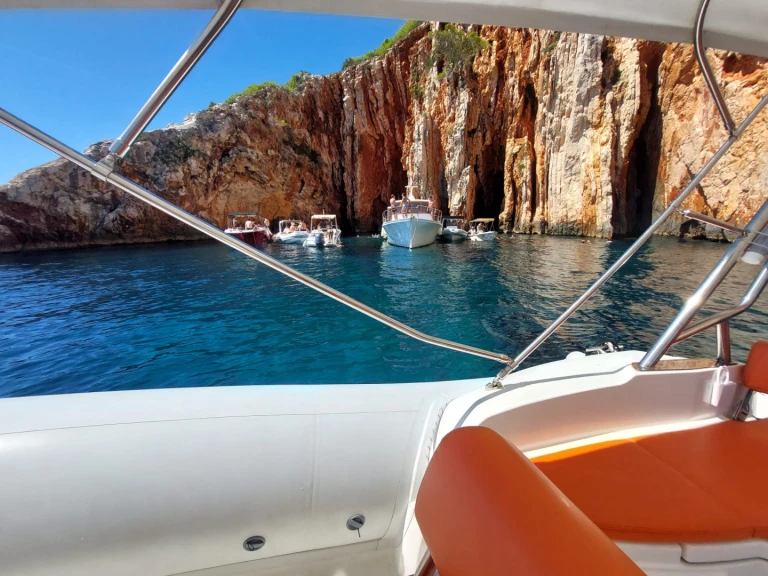 Louer Semi-rigide avec ou sans skipper Marlin Boat à Hvar