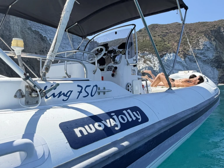 Semi-rigide à louer à Terracina au meilleur prix