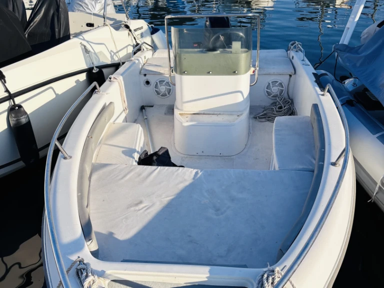 Bateau à moteur à louer à Cannes au meilleur prix