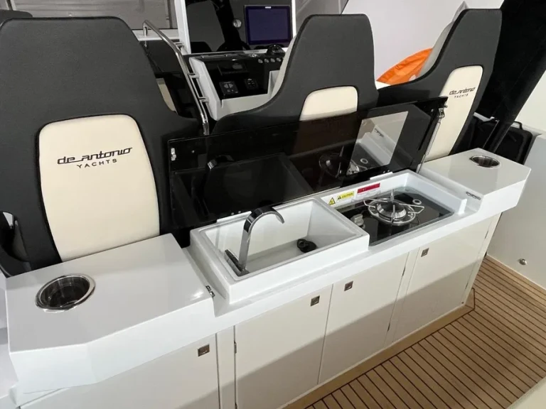 Bateau à moteur à louer à Monaco au meilleur prix