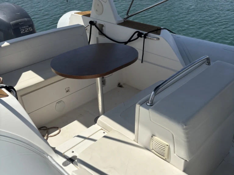 Louez un Capeli Tempest 770 à La Rochelle