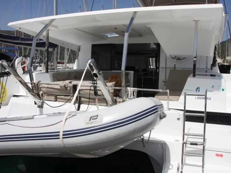 Location Catamaran Custom Made avec permis
