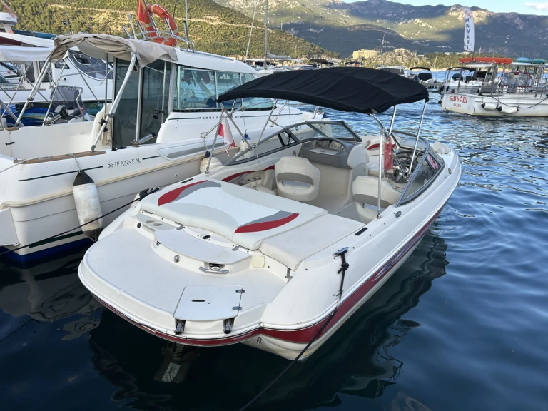 Louer Bateau à moteur avec ou sans skipper Stingray à Budva