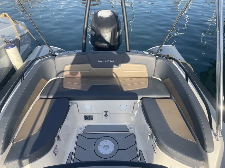 Location Semi-rigide Grand Boats avec permis