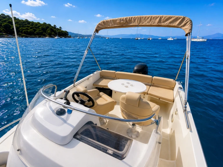 Louer Bateau à moteur avec ou sans skipper Jeanneau à Mandelieu-la-Napoule