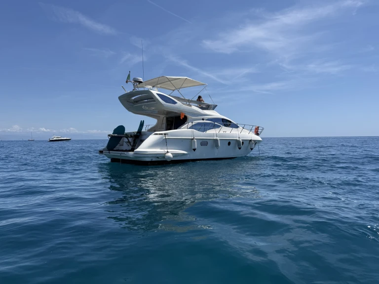 Location bateau Varazze pas cher Azimut 43 Fly