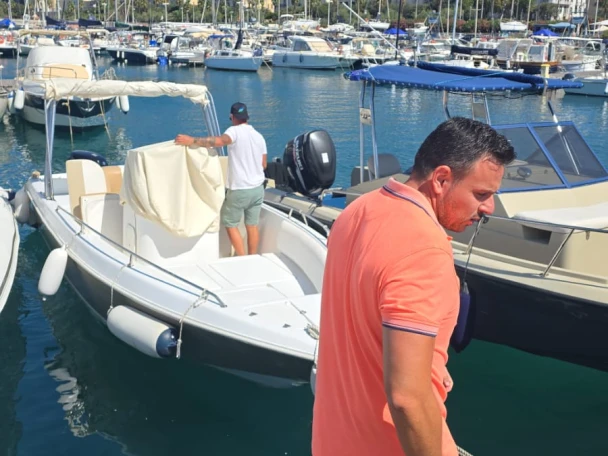 Location Bateau à moteur à Salerne - Generica Generica