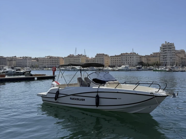 Louer Bateau à moteur avec ou sans skipper Quicksilver à Marseille